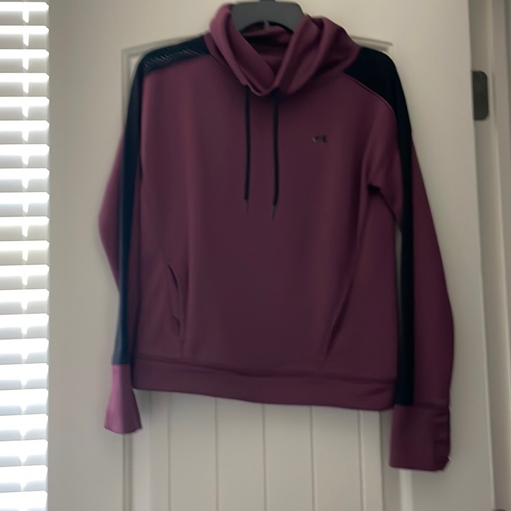 Under armor maroon and black sweatshirt size ex S
